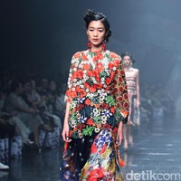 Rancangan Terbaru Biyan Wannatmadja yang Mengusung Tema Elsewhere di Ballroom Dharmawangsa Hotel. Jakarta. [Foto: Mohammad Abduh/Wolipop]