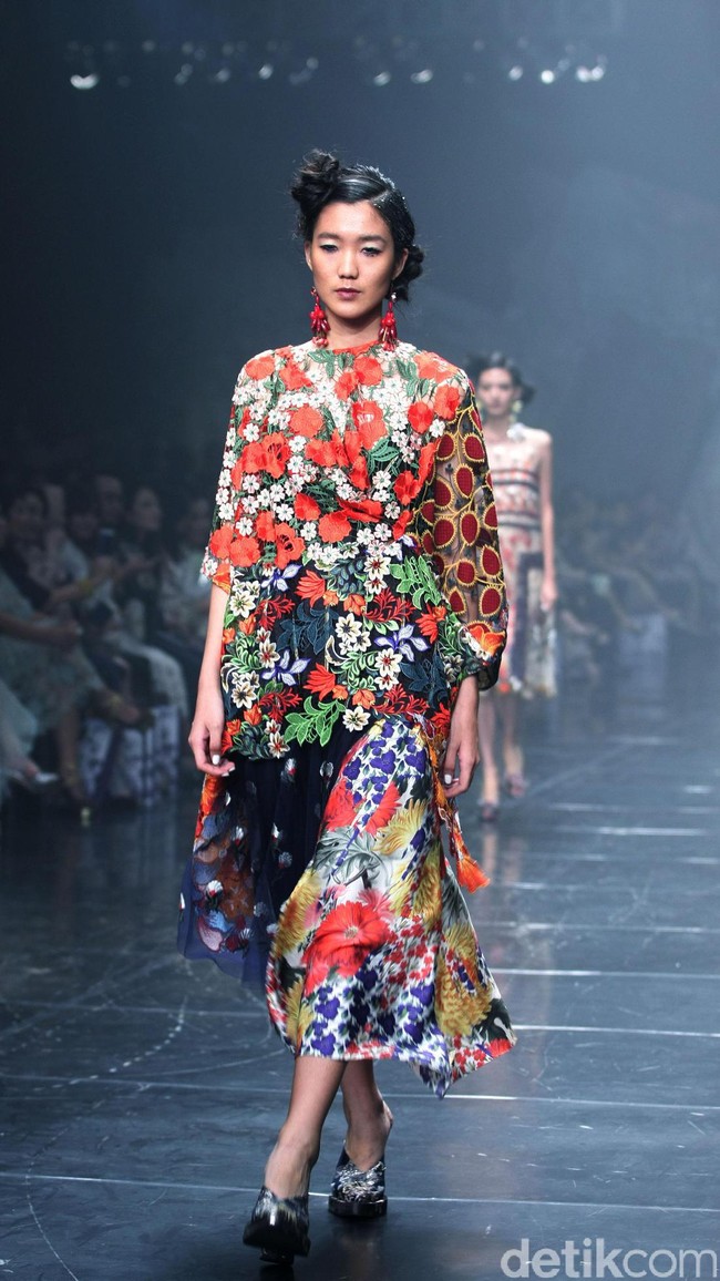 Rancangan Terbaru Biyan Wannatmadja yang Mengusung Tema Elsewhere di Ballroom Dharmawangsa Hotel. Jakarta. [Foto: Mohammad Abduh/Wolipop]