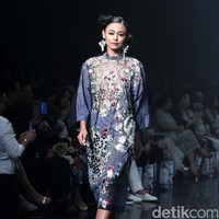 Rancangan Terbaru Biyan Wannatmadja yang Mengusung Tema Elsewhere di Ballroom Dharmawangsa Hotel. Jakarta. [Foto: Mohammad Abduh/Wolipop]