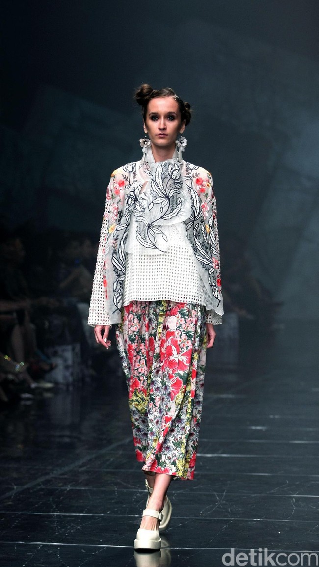 Rancangan Terbaru Biyan Wannatmadja yang Mengusung Tema Elsewhere di Ballroom Dharmawangsa Hotel. Jakarta. [Foto: Mohammad Abduh/Wolipop]