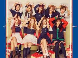Album One More Time TWICE Laris Manis di Hari Pertama Penjualan