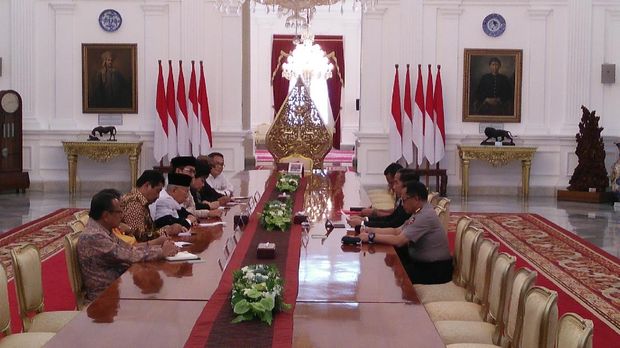 Presiden Jokowi bertemu tokoh lintas agama di Istana Merdeka.
