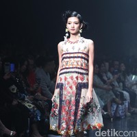 Rancangan Terbaru Biyan Wannatmadja yang Mengusung Tema Elsewhere di Ballroom Dharmawangsa Hotel. Jakarta. [Foto: Mohammad Abduh/Wolipop]