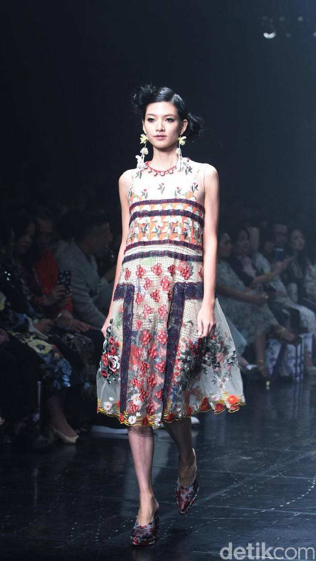 Rancangan Terbaru Biyan Wannatmadja yang Mengusung Tema Elsewhere di Ballroom Dharmawangsa Hotel. Jakarta. [Foto: Mohammad Abduh/Wolipop]