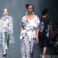 Rancangan Terbaru Biyan Wannatmadja yang Mengusung Tema Elsewhere di Ballroom Dharmawangsa Hotel. Jakarta. [Foto: Mohammad Abduh/Wolipop]