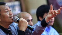 Pengacara memastikan Rizieq Shihab akan tetap berada di Arab Saudi dan tidak memenuhi panggilan Polda Metro Jaya dalam kasus baladacintarizieq.