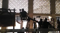 Proses syuting Guru Ngaji & Badut Maksimal dilakukan di masjid Istiqlal, Jakarta (Saras/detikHOT)