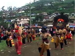 Berkunjung ke Bromo Jangan Lupa Saksikan Reog Tengger