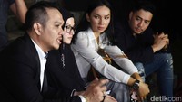 Di sana juga ada Kalina Oktarani, mantan istri Deddy Corbuzier yang dilaporkan oleh agen travel itu. Foto: Noel/detikHOT