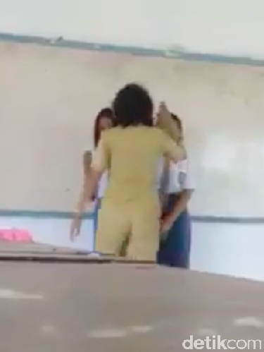 Mendikbud soal Video Penamparan 4 Siswi di Kelas: Guru Harus Sabar