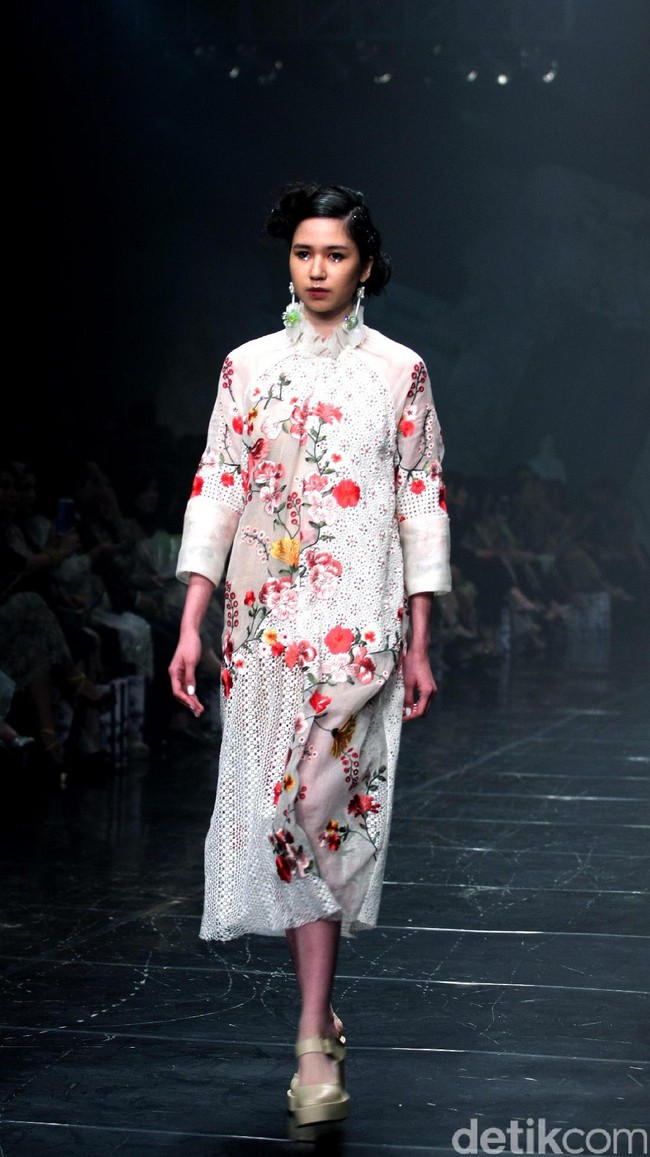 Rancangan Terbaru Biyan Wannatmadja yang Mengusung Tema Elsewhere di Ballroom Dharmawangsa Hotel. Jakarta. [Foto: Mohammad Abduh/Wolipop]