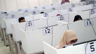 Membandingkan Etika Mahasiswa Kontak Dosen di UI dan UGM