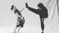 Camera test adegan silat yang akan tampil di film Wiro Sableng 212. (instagram Sheila Timothy)