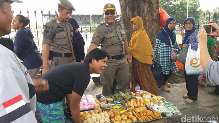 Bang Iwan, Satpol PP yang Disegani PKL Tanah Abang