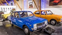 Mazda R100 yang dirilis sekitar tahun 1970-an. Mobil ini juga menggunakan mesin rotary. Foto: Mazda via Newspress