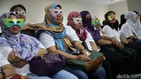 Dari Indonesia, mereka berangkat ke negara-negara di Timur Tengah dengan agen travel umrah. Setelah sampai di negara tujuan, korban disalurkan menjadi tenaga kerja.