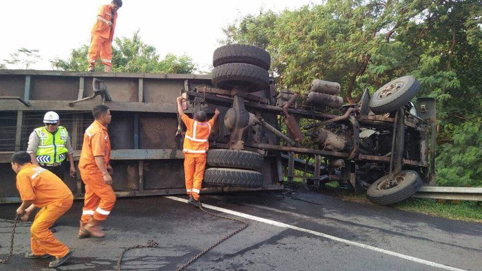 Ada Kecelakaan Truk di Tol Purbaleunyi, Contra Flow Diberlakukan