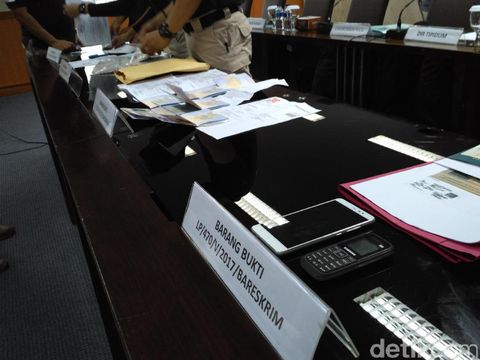 Barang bukti terkait kasus TPPO di Bareskrim Polri, Rabu (17/5/2017)