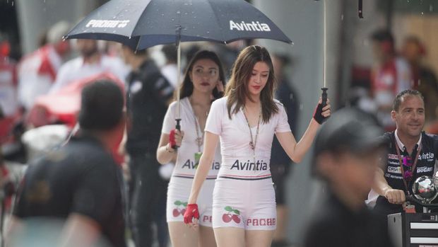 Grid girl di MotoGP Malaysia 2016.