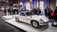 Mazda Cosmo Sport 110 S. Mobil sport legendaris Mazda yang menggunakan mesin rotary. Mobil sport pertama yang menggunakan mesin rotary. Diperkenalkan ke khalayak pada Tokyo Motor Show 1963. When Foto: Mazda via Newspress