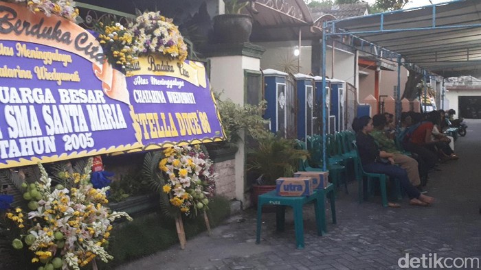 Isak Tangis Keluarga Sambut Jenazah Chatarina di Yogya
