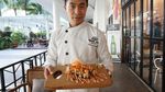 Enaknya Gyoza Platter dengan Topping Keju dan Saus Mentai