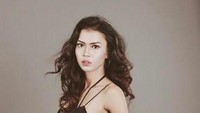 Isi komentar di medsos transgender satu ini begitu gaduh. Terutama banyak yang tak mengira Dinda Syarif terlahir sebagai pria. Foto: Instagram @dindasyarif