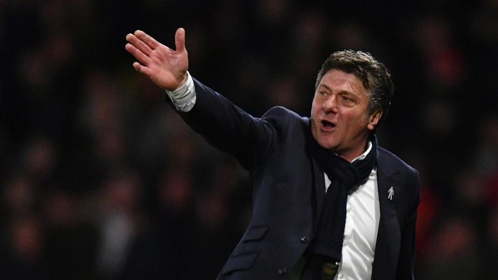 WATFORD, ENGLAND - MAY 01:  Walter Mazzarri the manager of Watford reacts during the Premier League match between Watford and Liverpool at Vicarage Road on May 1, 2017 in Watford, England.  (Photo by Dan Mullan/Getty Images)