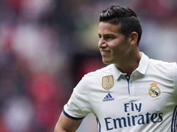 James Rodriguez pun tampaknya sudah tidak dipakai lagi jasanya oleh Real Madrid. Meski sudah dipinjamkan ke Bayern Munich, performanya tak kunjung memuaskan. Sepanjang musim ini, dirinya baru bermain sebanyak tujuh kali dengan sumbangan satu gol (Juan Manuel Serrano Arce/Getty Images)