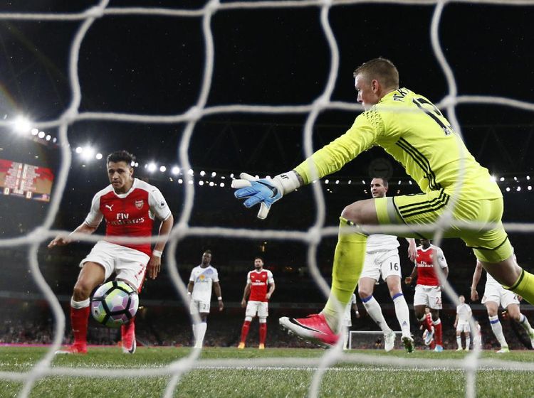 2 Gol Alexis Sanchez Gulung Sunderland