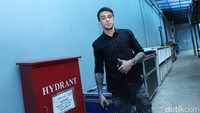Banyak para fans yang jatuh hati pada wajah tampannya meski ia tersandung kasus narkoba baru-baru ini. Pool/Hanif Hawari/detikFoto.