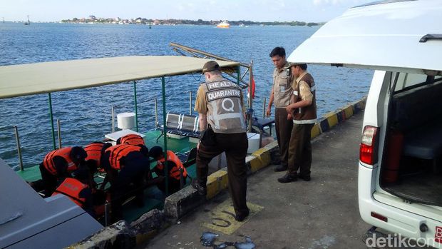Latihan penanggulangan pencemaran laut di Bali.