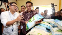 Dalam kunjungan tersebut, Djarot mengecek kesiapan pangan sekaligus mengingatkan kestabilan harga saat puasa dan Lebaran.