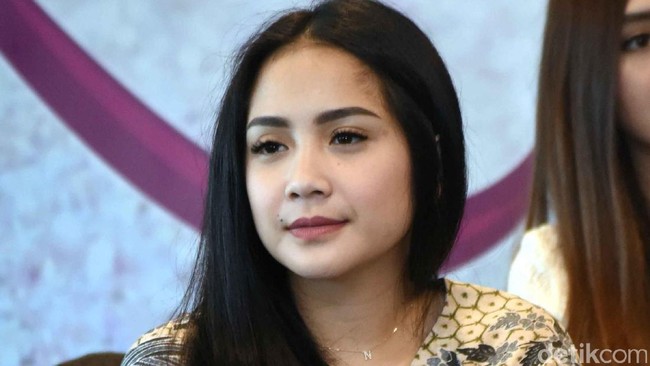 Gambar Nagita  Slavina  Lebih Kontrol Omongan Rafathar Wajah 