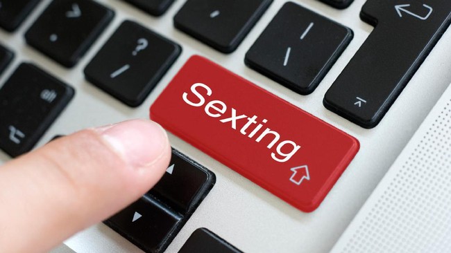 5 Pedoman Agar Sexting Bisa Bangkitkan Gairah Pasangan