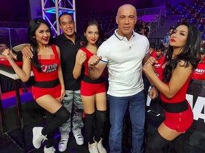 Ardie Bakrie Rangkul 2 Cewek Seksi, Netizen Terbelalak Lihat Dinda Syarif