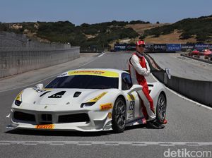Michael Fassbender Balapan dengan Ferrari