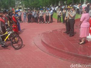 Saat Kapolri Beri 5 Pertanyaan ke Polwan dengan Hadiah Sepeda