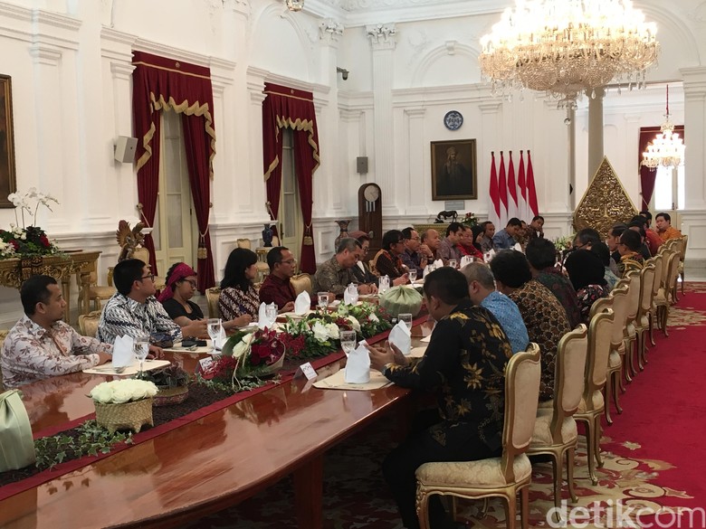 Jokowi: Orang Lain Sudah Bicara Mobil Fantasi Masa Depan, Kita… Jokowi: Orang Lain Sudah Bicara Mobil Fantasi Masa Depan, Kita…