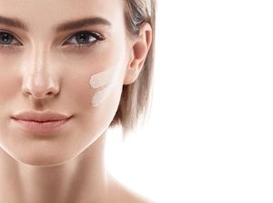 5 Kebiasaan Wajib Sebelum Keluar Rumah agar Kulit Cantik Berseri