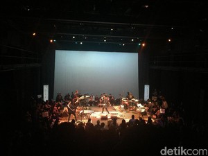 Konser Tak Berjarak 3 Cerita, 1 Ruang