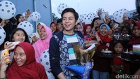 Selamat Ulang Tahun yah Angga. Pool/Hanif Hawari/detikFoto.