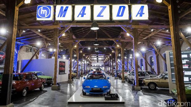Suasana museum Mazda