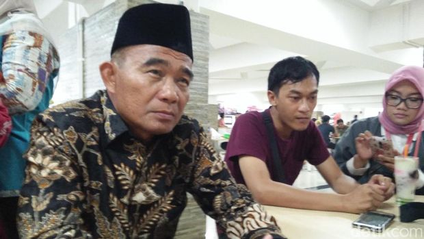 Sekolah Senin Hingga Jumat, MUI Khawatir Madrasah Gulung Tikar