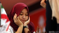 Medina serius memikirkan langkah-langkah untuk menaklukkan lawan.