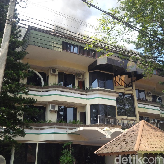 Hotel di Jalan Dipatiukur Bandung Terbakar