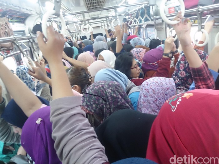 Cerita Mahasiswi yang Pernah Rasakan Ganasnya Gerbong Wanita KRL