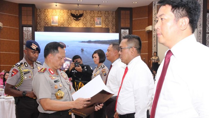 Kapolri Kembali Beri Penghargaan ke Polisi Berprestasi di Sumut