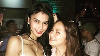 Tak sedikit netizen yang iri karena paras yang dimiliki waria pemilik akun @dindasyarif tersebut. Nih baru wannaCry, sebagai cewek aku gagal, Foto: Instagram @dindasyarif