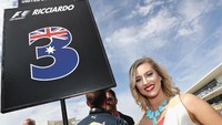 Seperti diketahui gadis-gadis cantik itu muncul sebelum balapan dimulai bahkan sepertinya sudah menjadi tradisi. Foto: Getty Images Sport